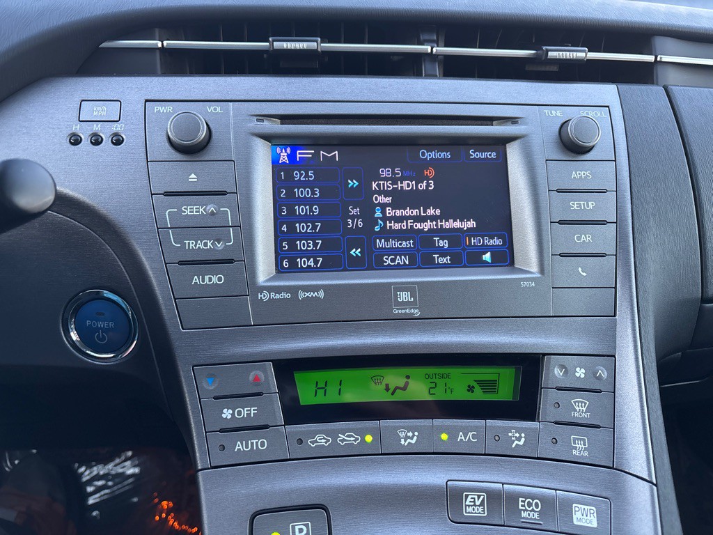 2015 Toyota Prius Image 16