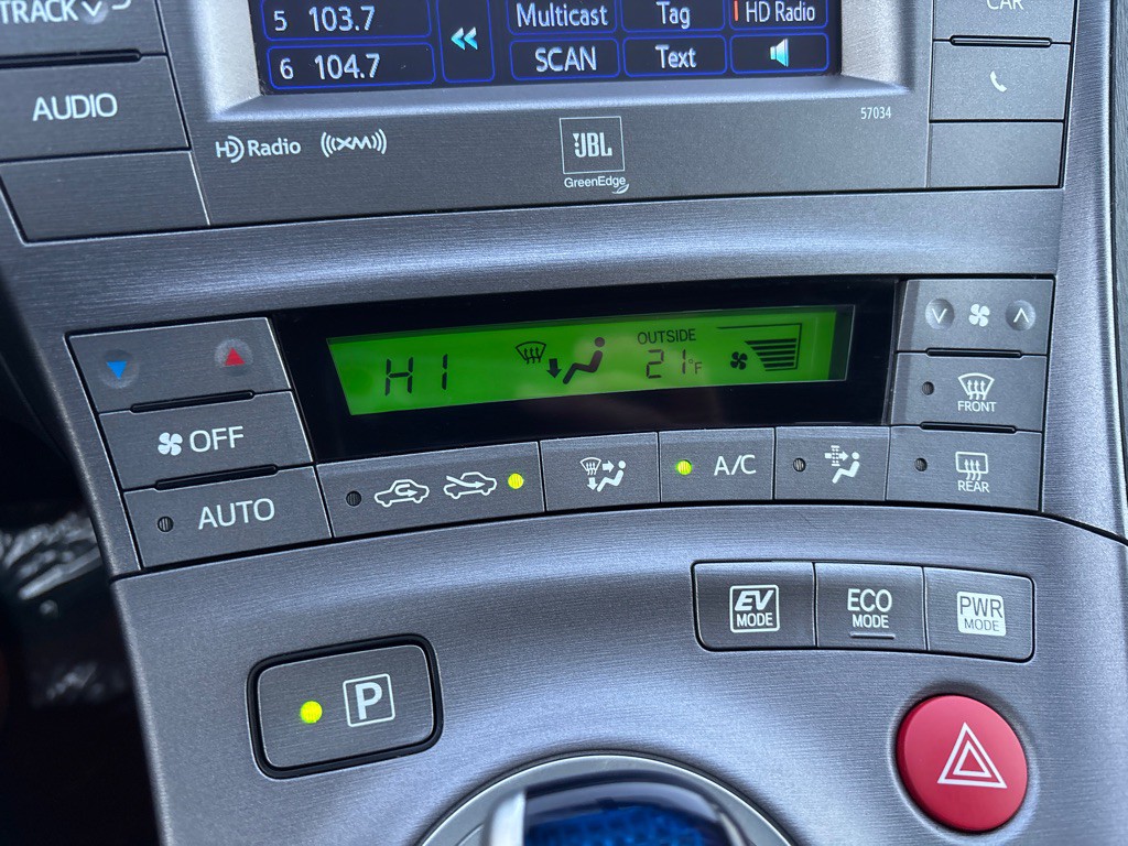 2015 Toyota Prius Image 18