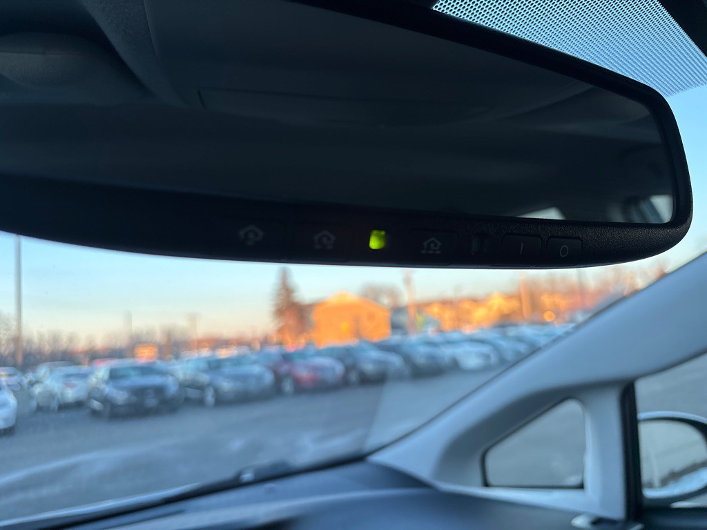 2015 Toyota Prius Image 21