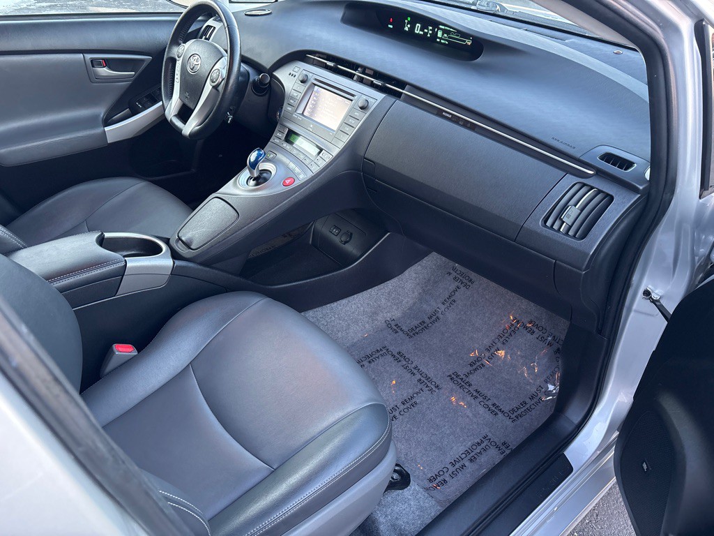2015 Toyota Prius Image 28