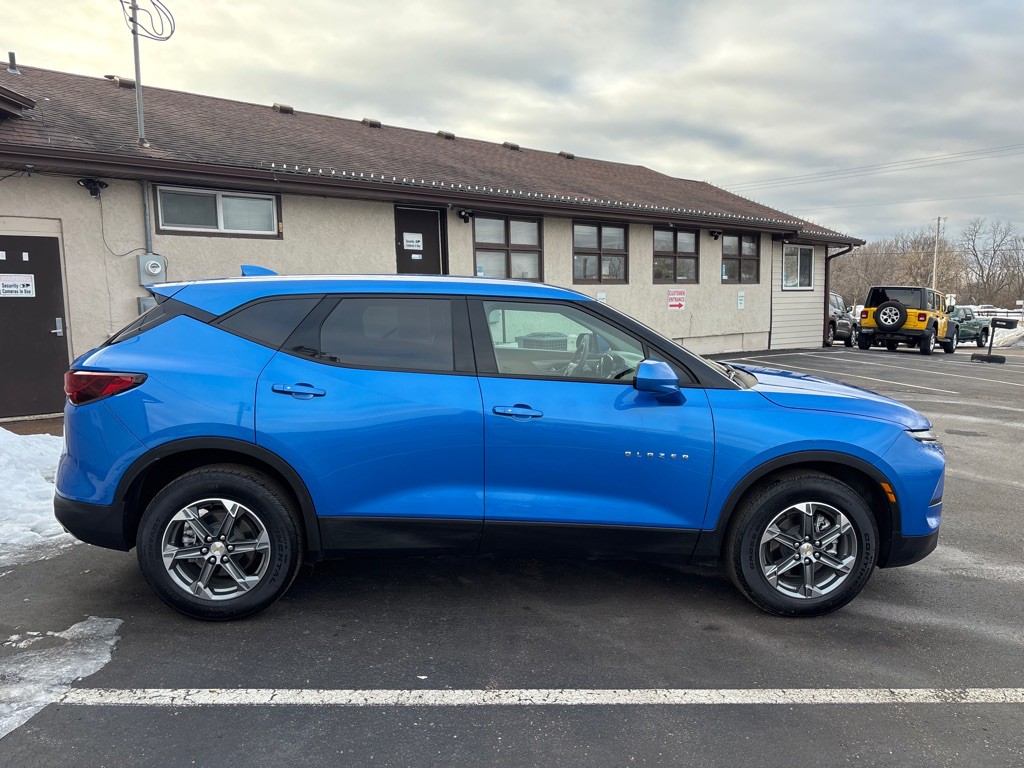 2025 Chevrolet Blazer Image 2