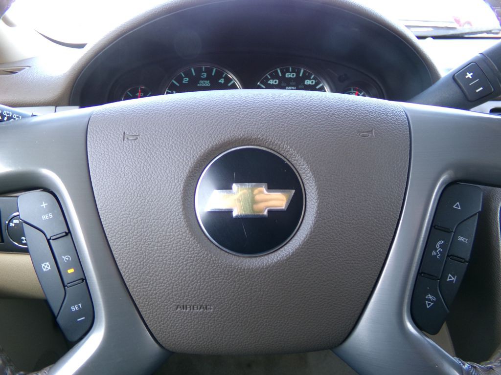 2011 Chevrolet Suburban Image 14