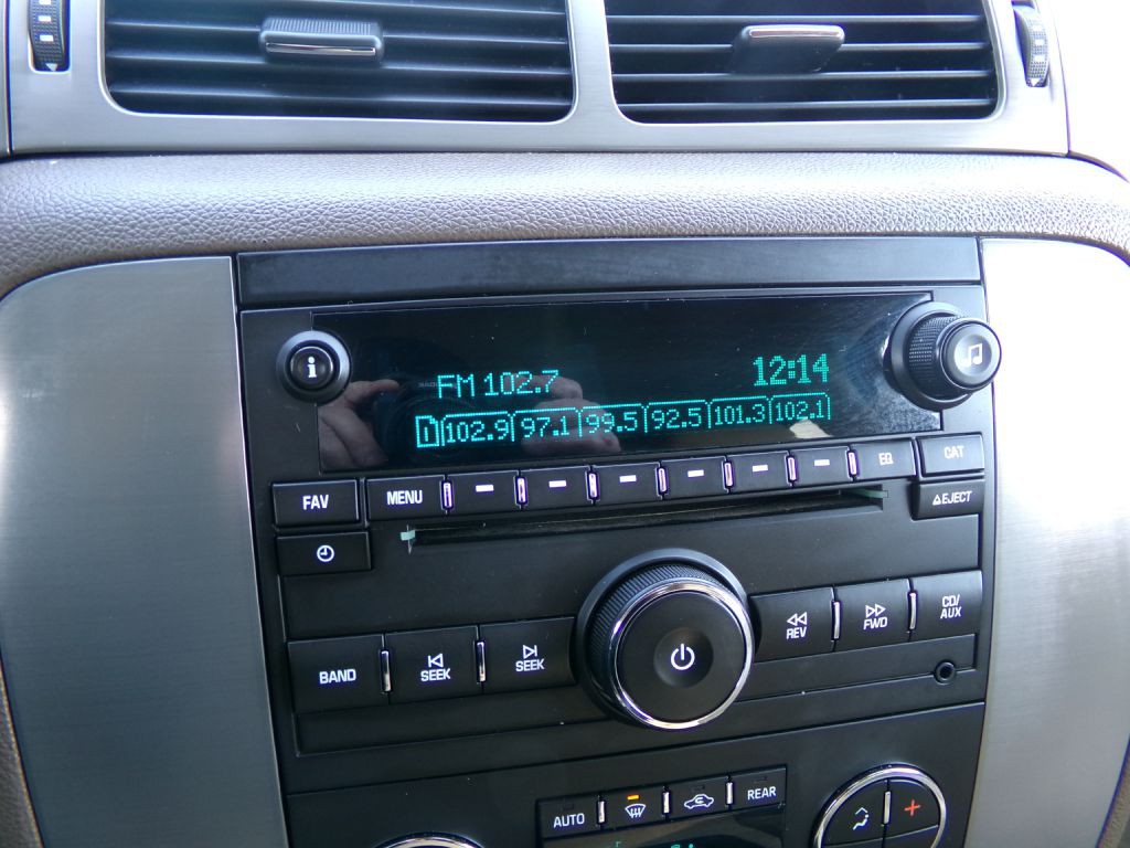 2011 Chevrolet Suburban Image 16