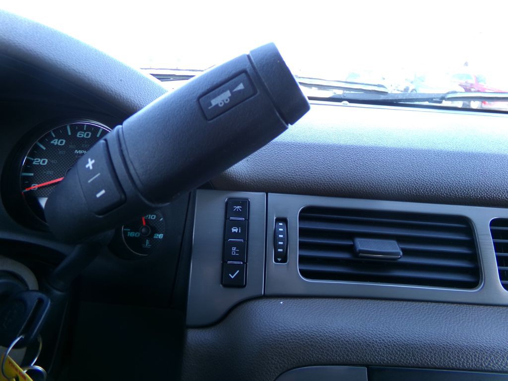 2011 Chevrolet Suburban Image 21