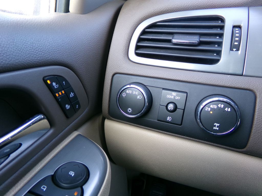 2011 Chevrolet Suburban Image 22