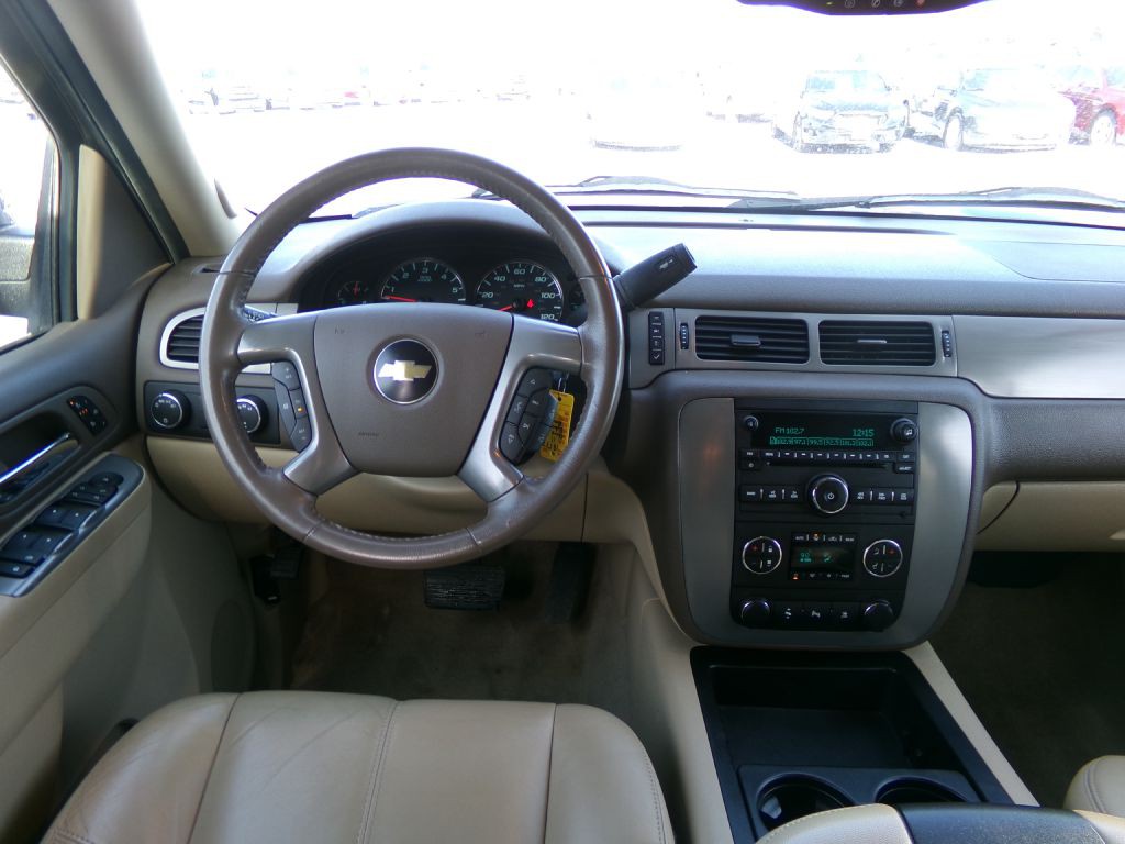 2011 Chevrolet Suburban Image 25