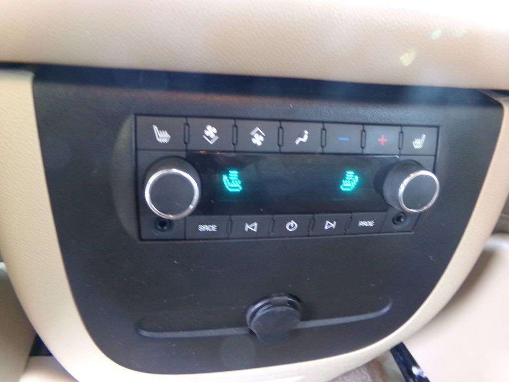 2011 Chevrolet Suburban Image 26