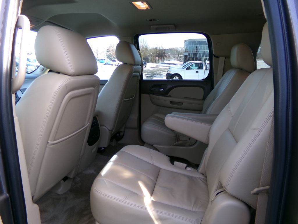 2011 Chevrolet Suburban Image 27