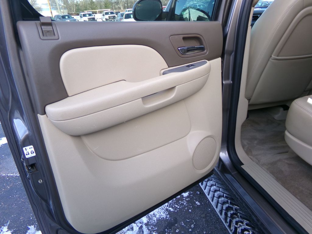 2011 Chevrolet Suburban Image 29