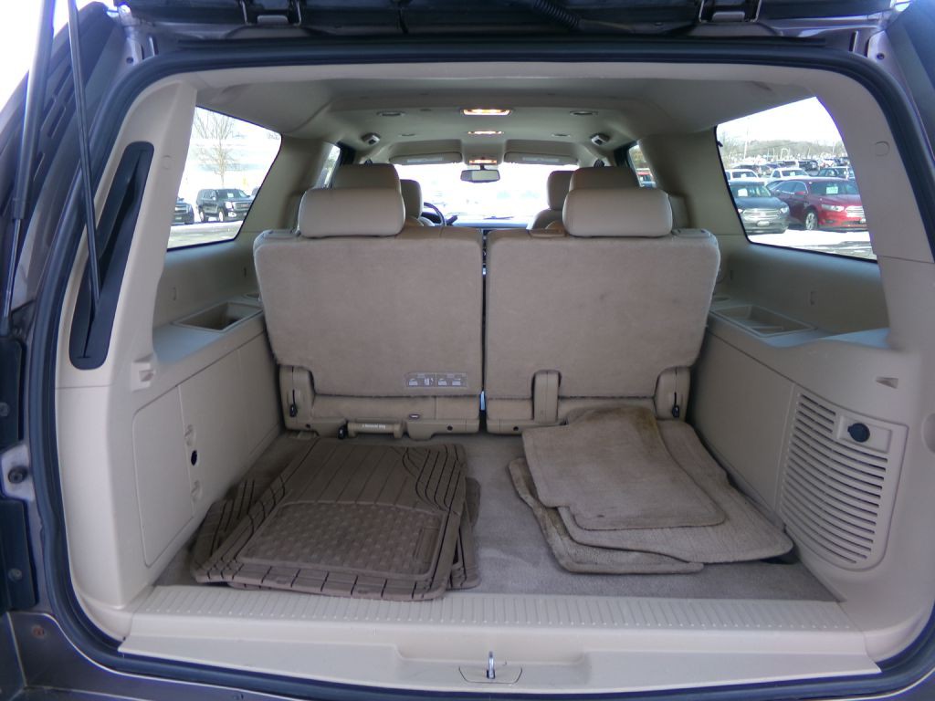 2011 Chevrolet Suburban Image 30