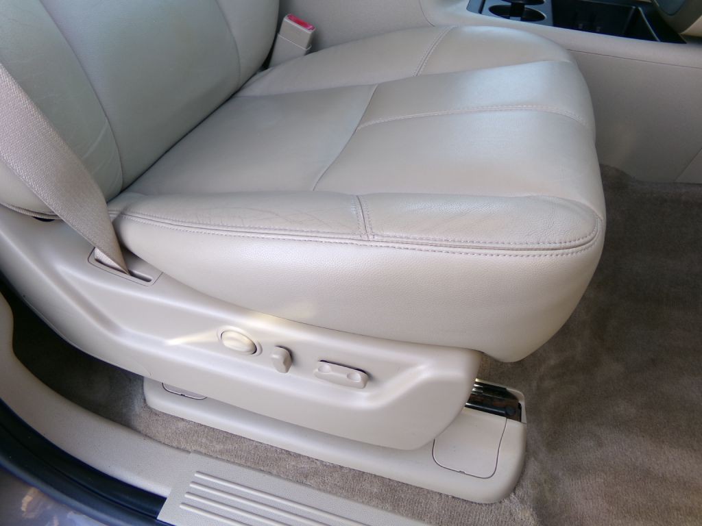 2011 Chevrolet Suburban Image 33