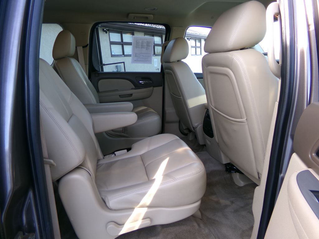 2011 Chevrolet Suburban Image 36