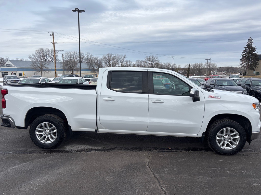 2024 Chevrolet Silverado 1500 Image 2