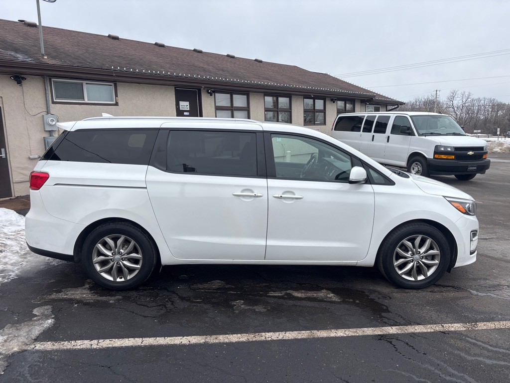 2020 Kia Sedona Image 2