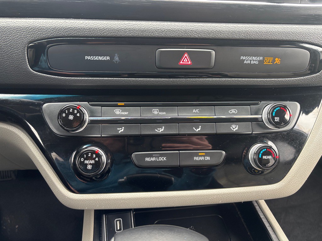 2020 Kia Sedona Image 25