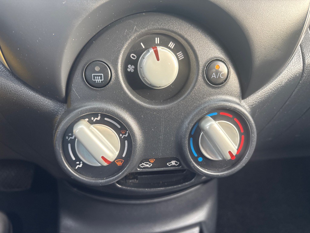 2014 Nissan Versa Image 18