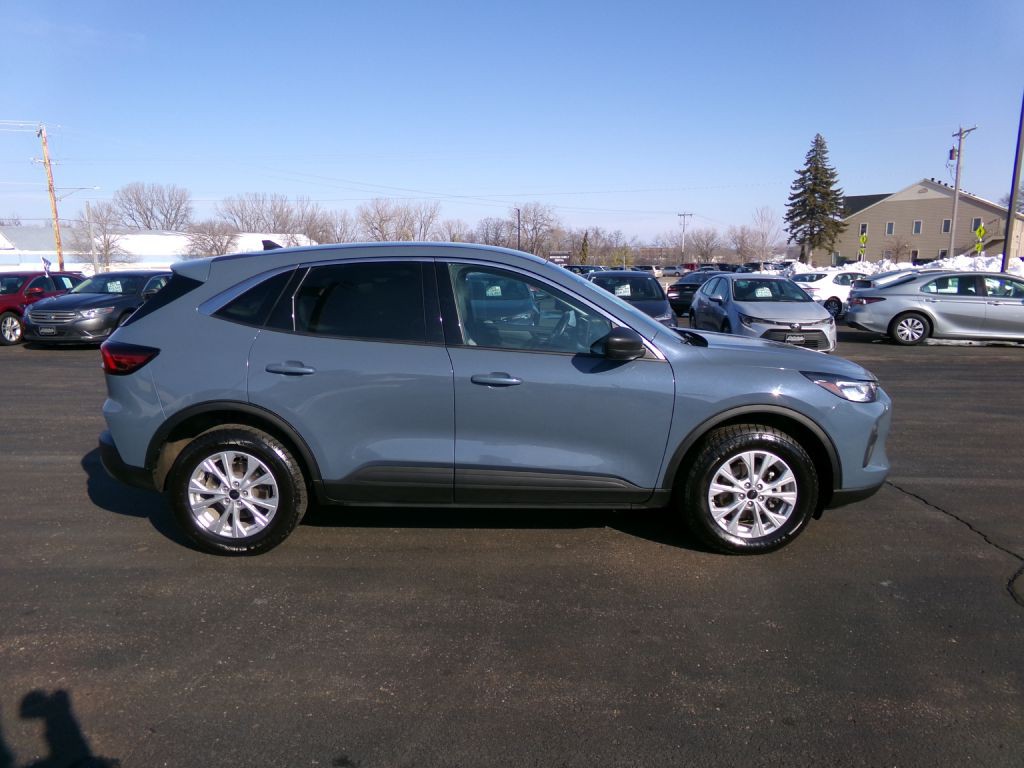 2023 Ford Escape Image 2