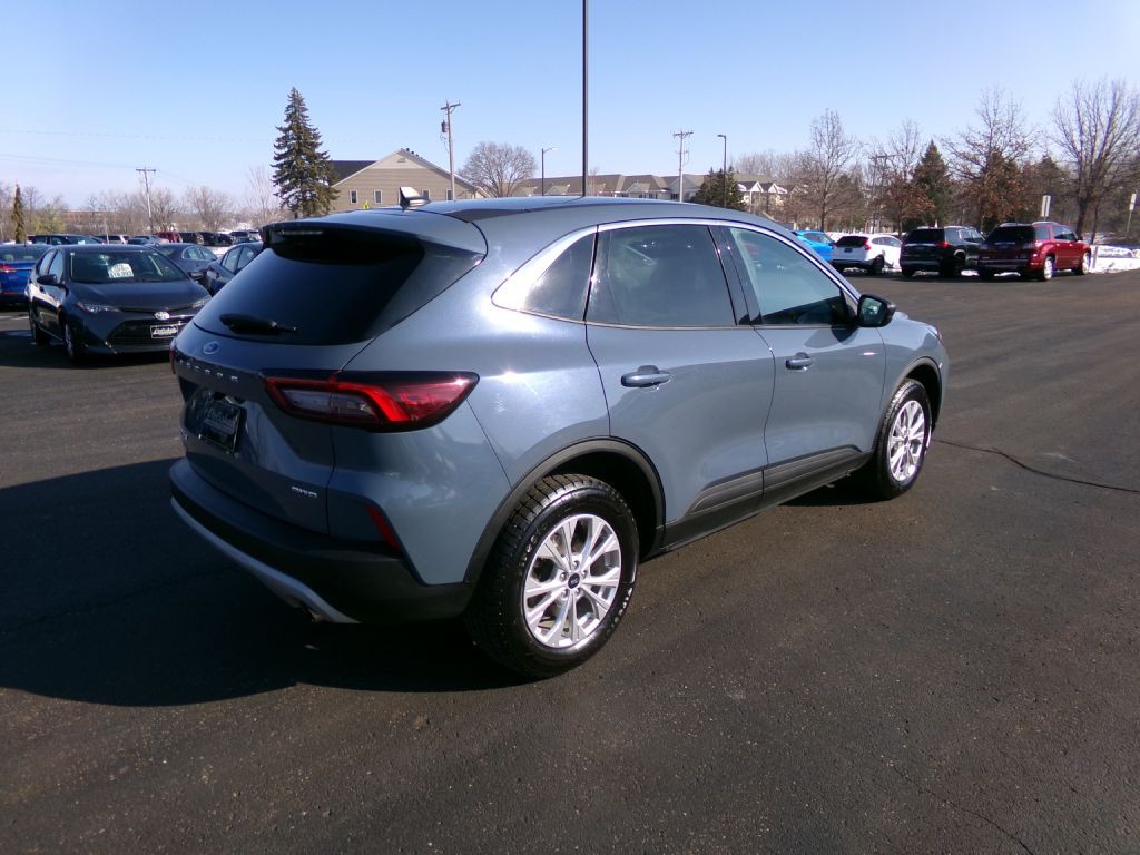 2023 Ford Escape Image 3