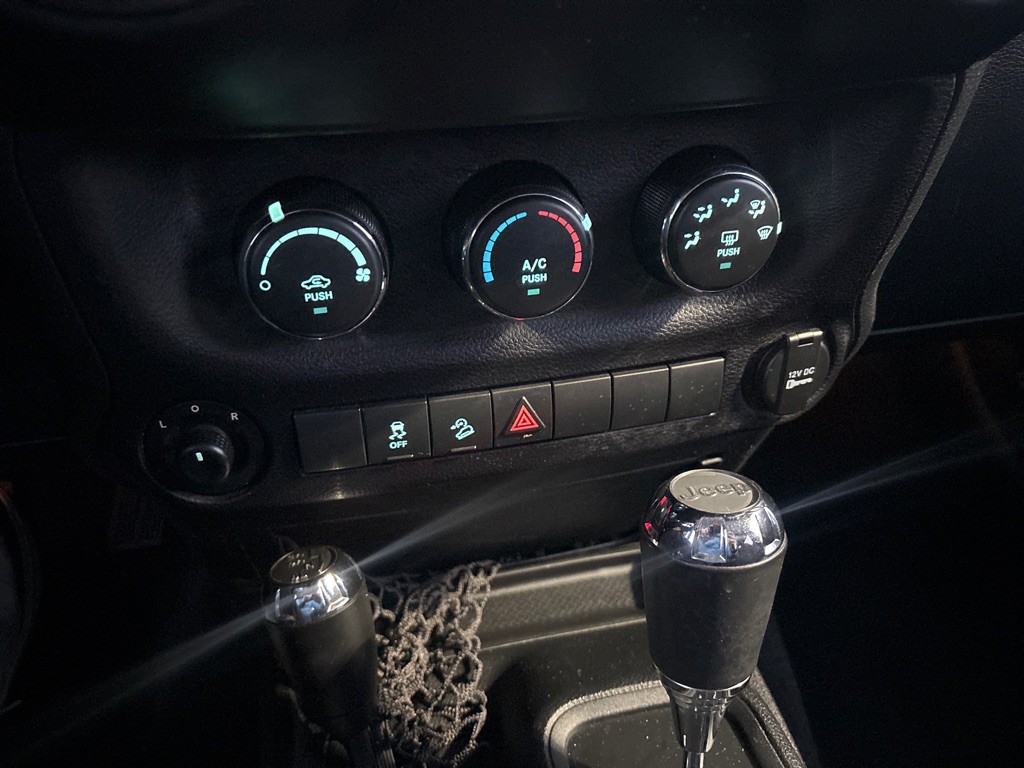 2016 Jeep Wrangler Image 17