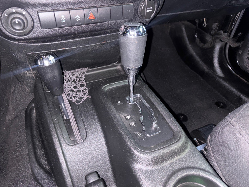 2016 Jeep Wrangler Image 18