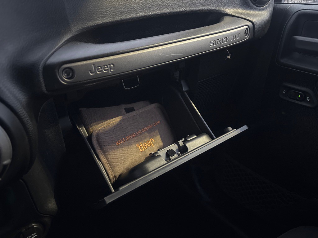 2016 Jeep Wrangler Image 19