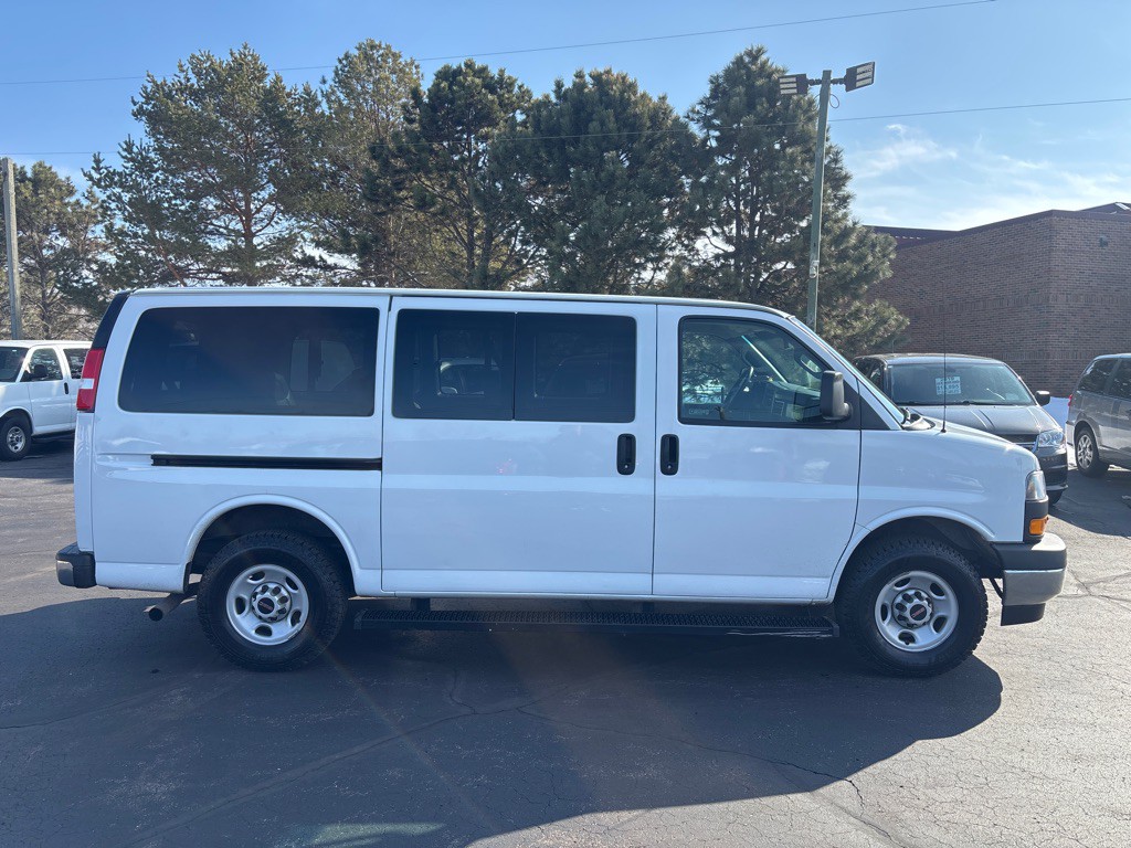 2018 GMC Savana Image 2