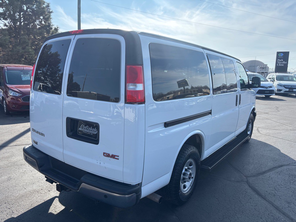 2018 GMC Savana Image 3