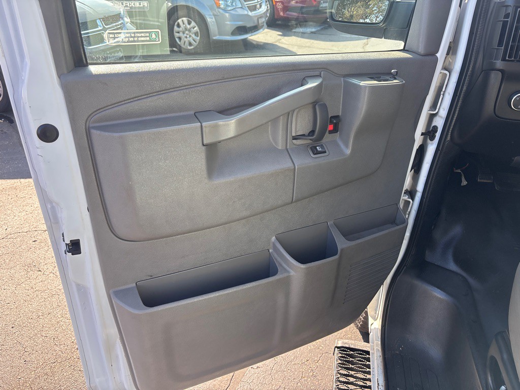 2018 GMC Savana Image 9