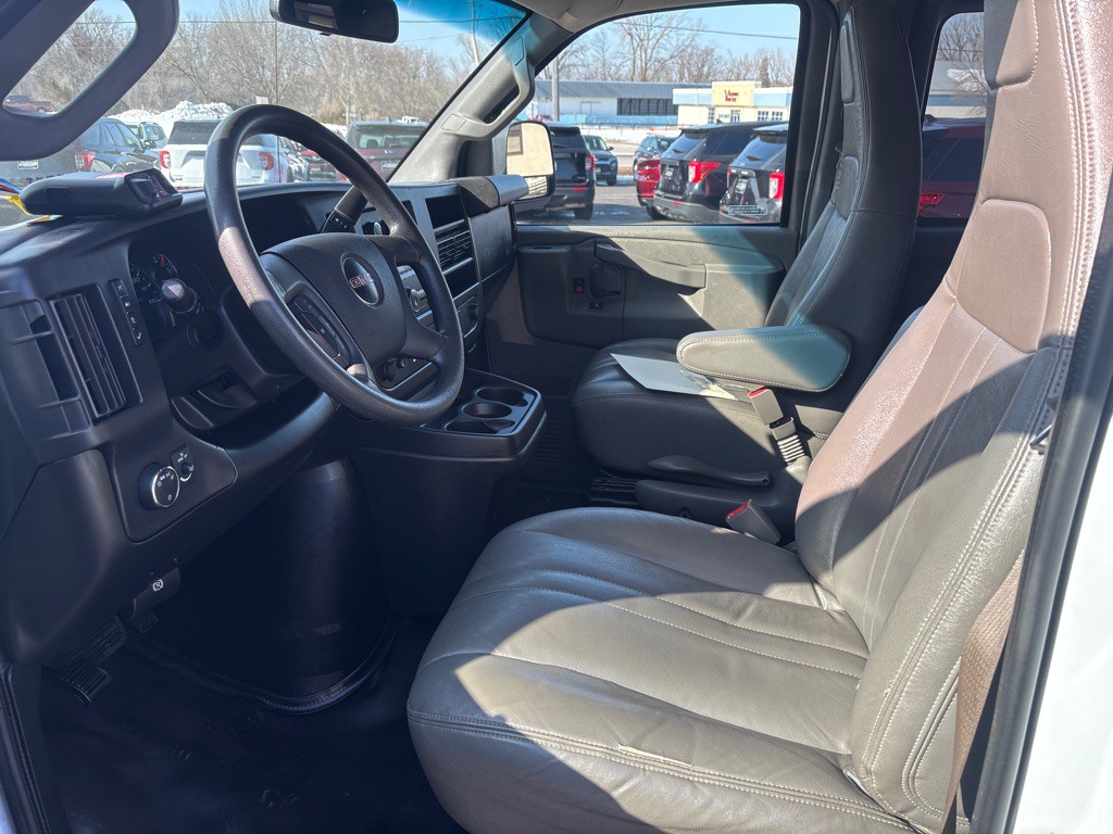 2018 GMC Savana Image 10
