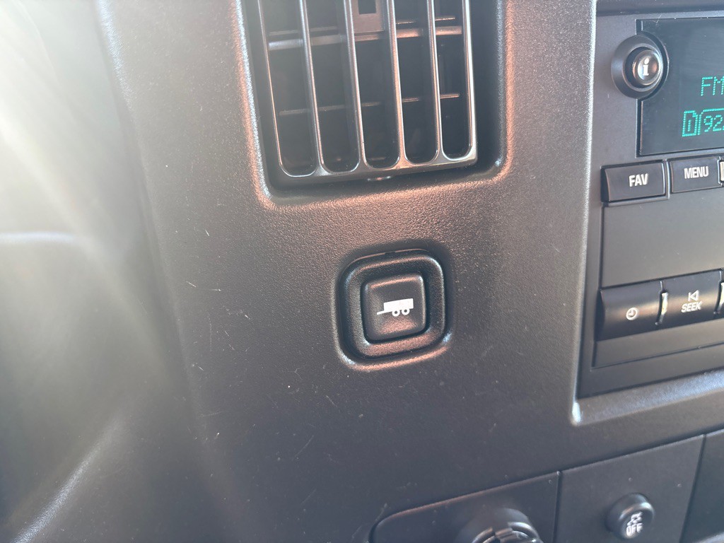 2018 GMC Savana Image 16