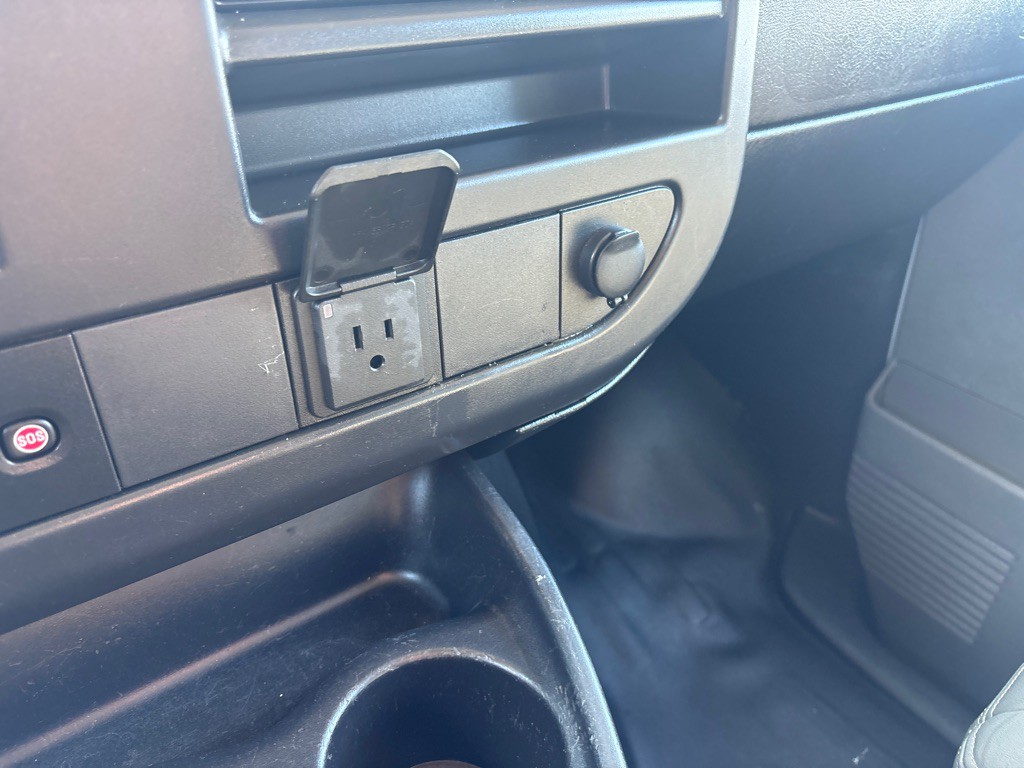 2018 GMC Savana Image 18