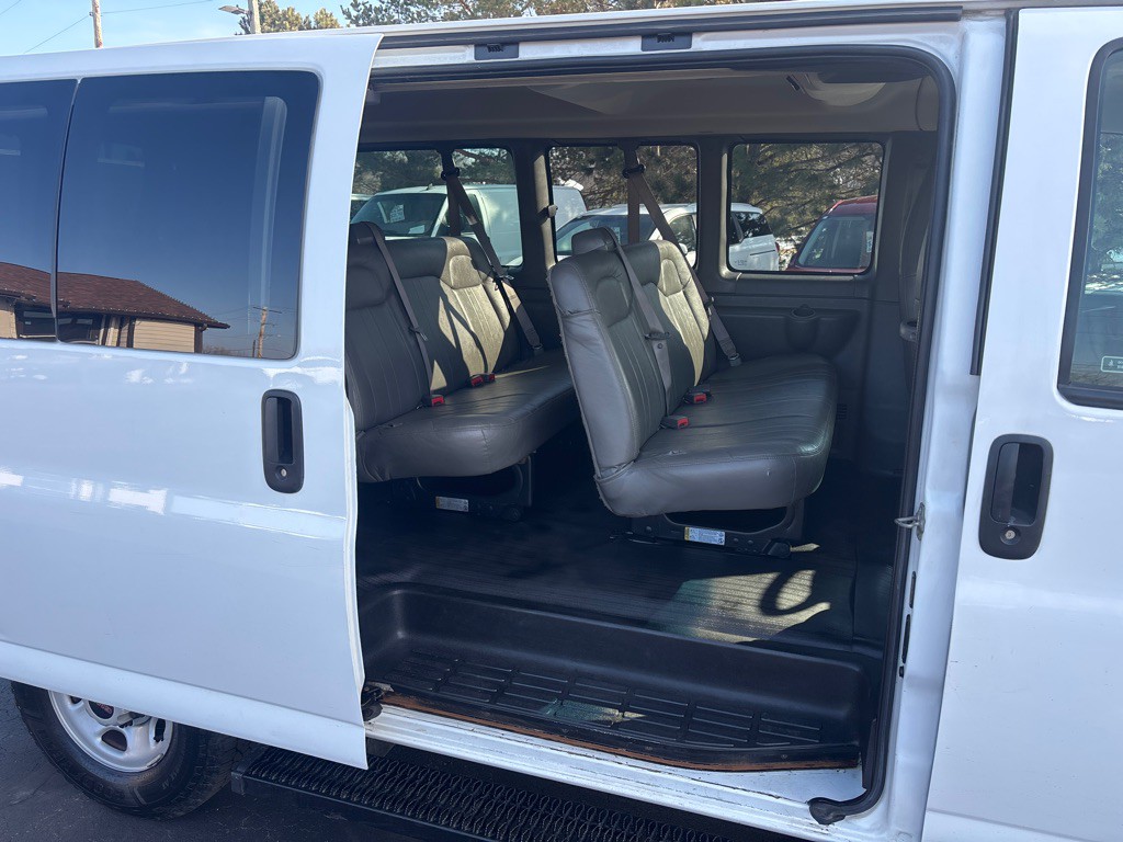 2018 GMC Savana Image 22
