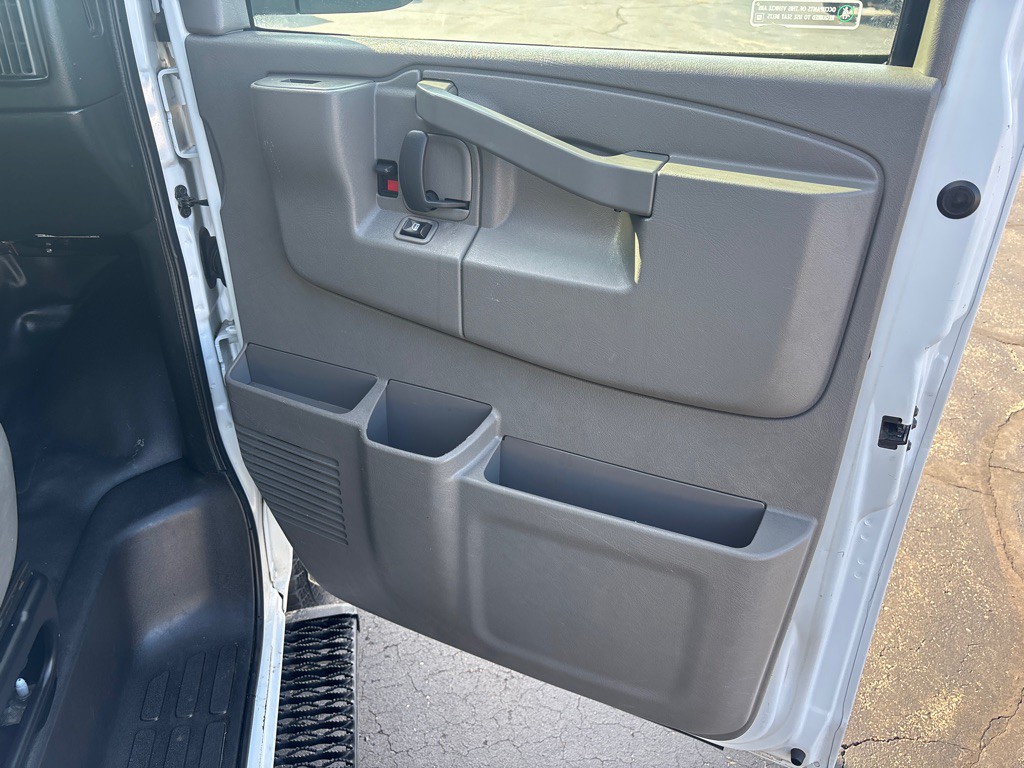 2018 GMC Savana Image 24