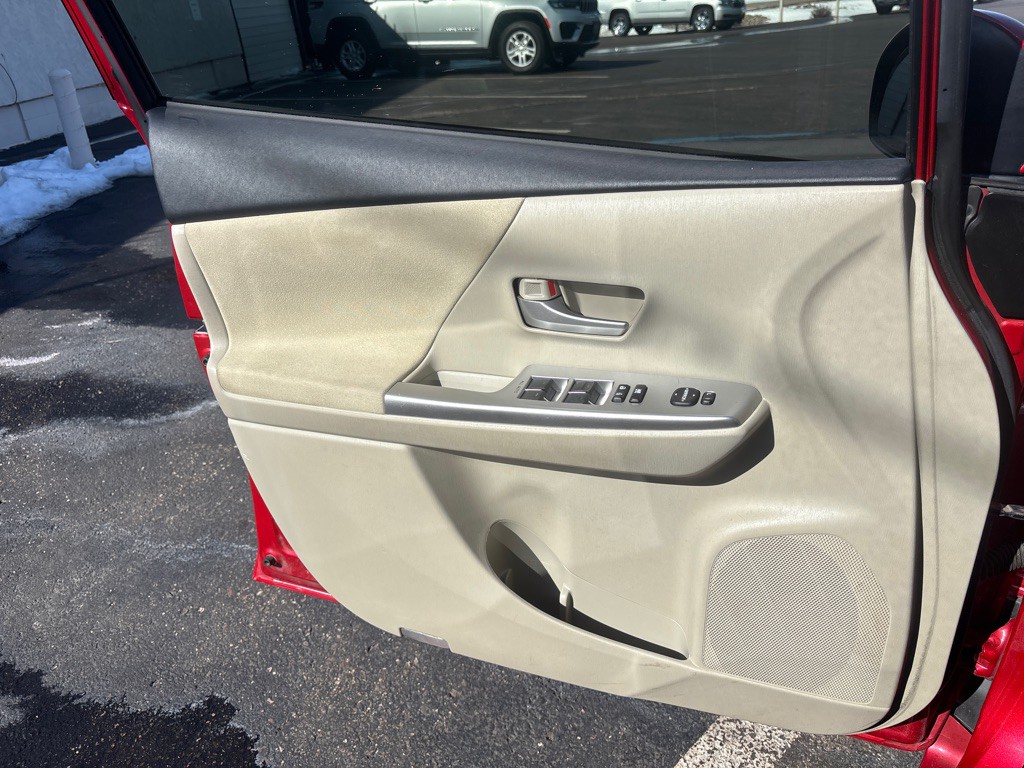 2013 Toyota Prius Image 9