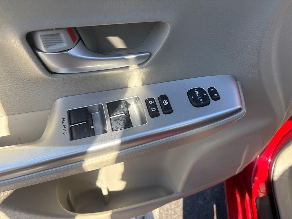 2013 Toyota Prius Image 10