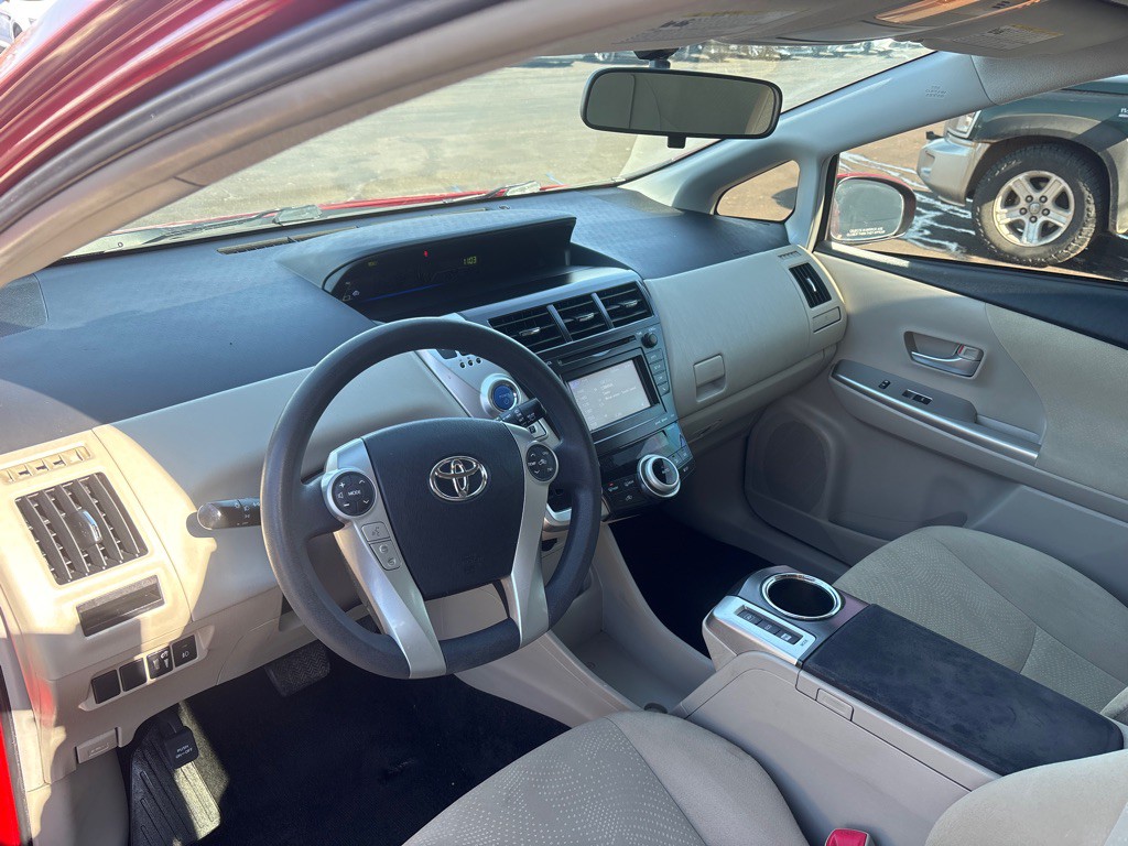2013 Toyota Prius Image 12