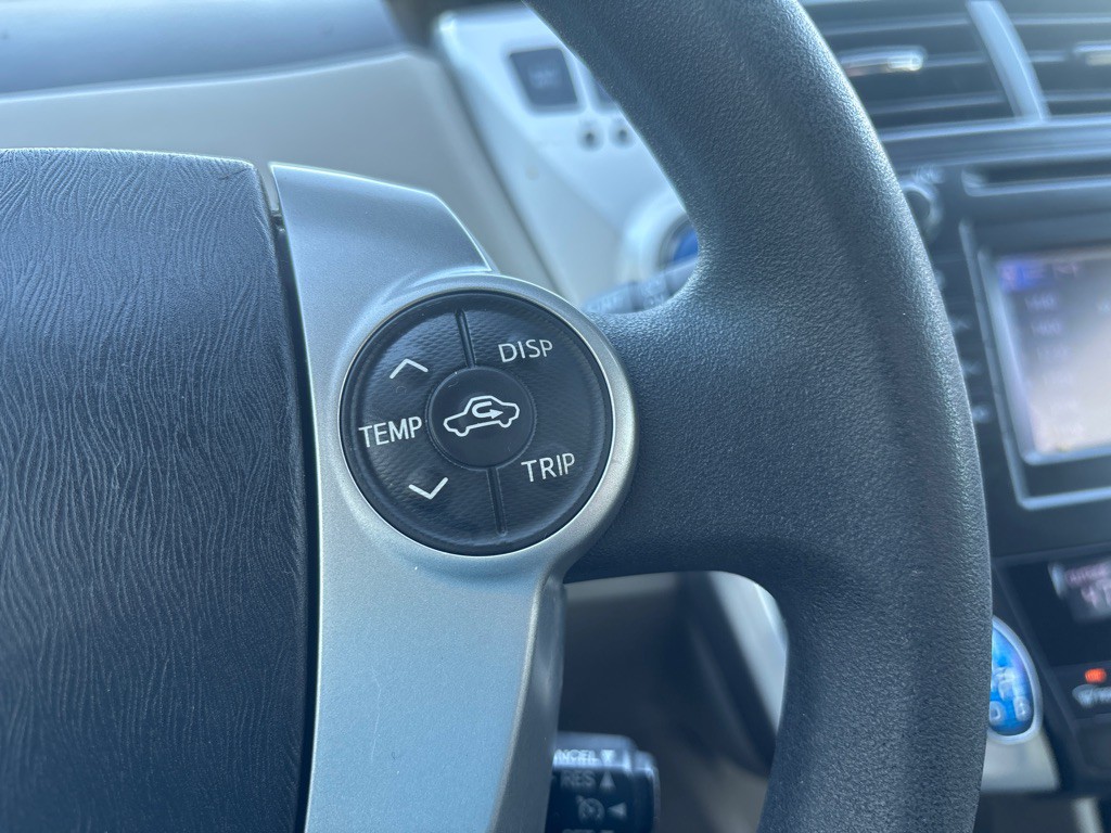 2013 Toyota Prius Image 16