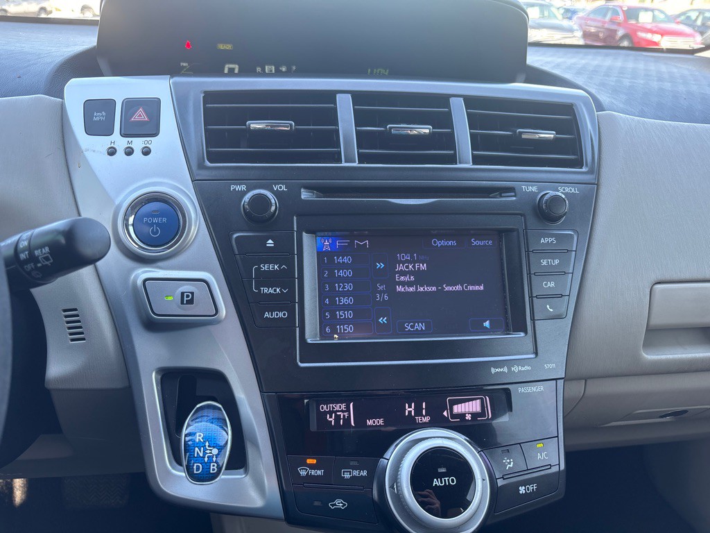 2013 Toyota Prius Image 18