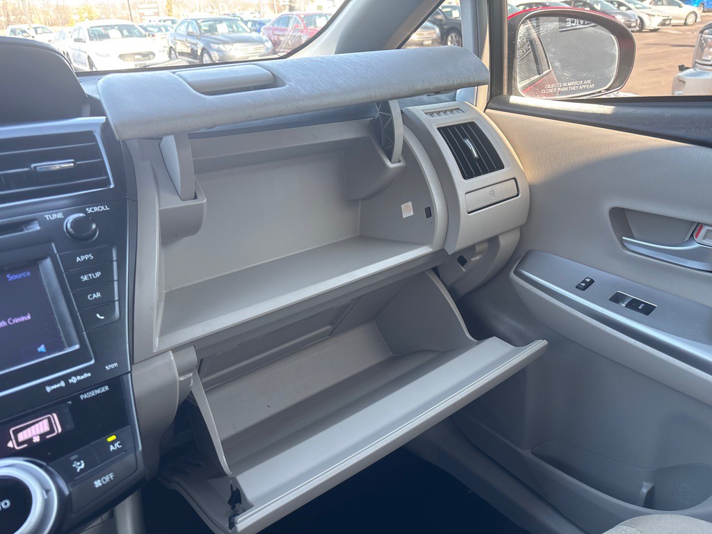 2013 Toyota Prius Image 22