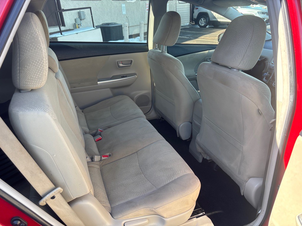 2013 Toyota Prius Image 28