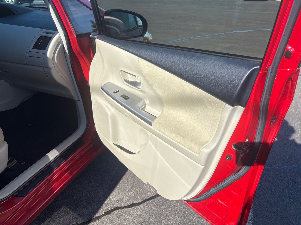 2013 Toyota Prius Image 29