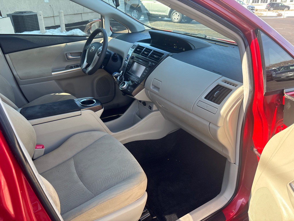 2013 Toyota Prius Image 30