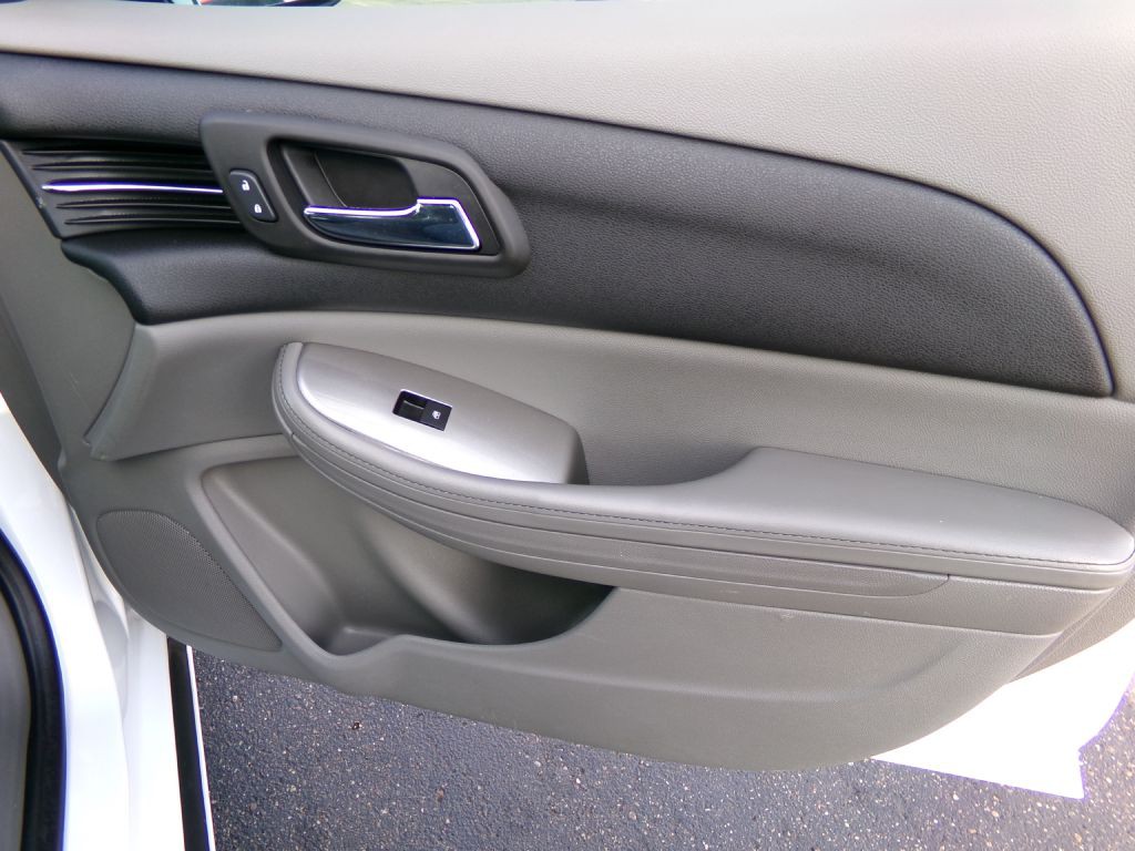 2015 Chevrolet Malibu Image 17