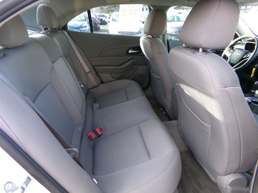 2015 Chevrolet Malibu Image 18