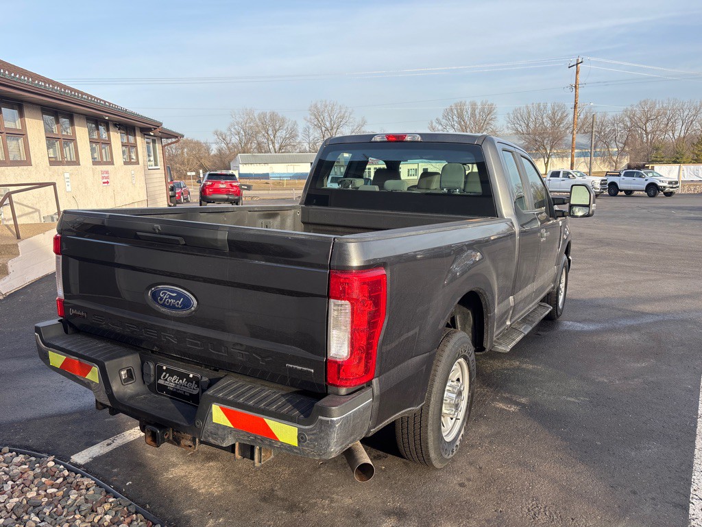 2017 Ford F-250 Image 3