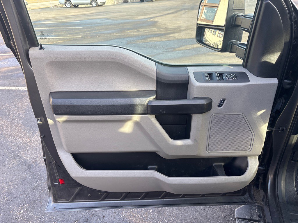 2017 Ford F-250 Image 9