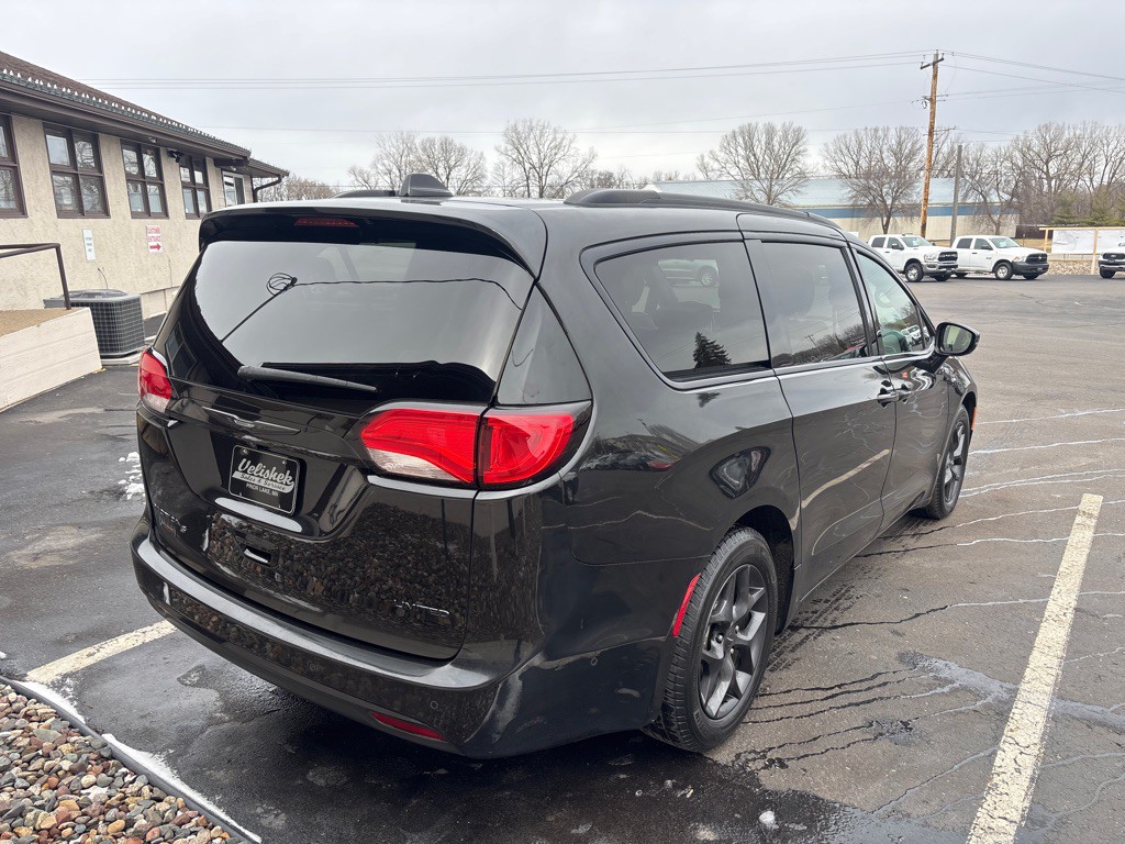 2018 Chrysler Pacifica Image 3