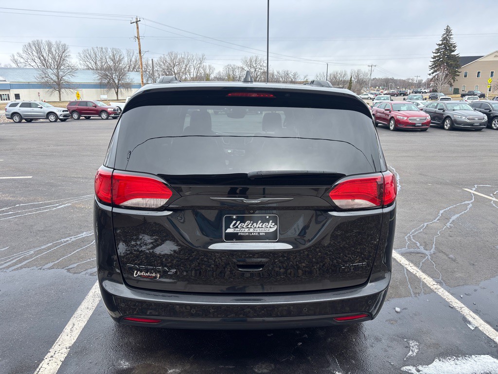 2018 Chrysler Pacifica Image 4