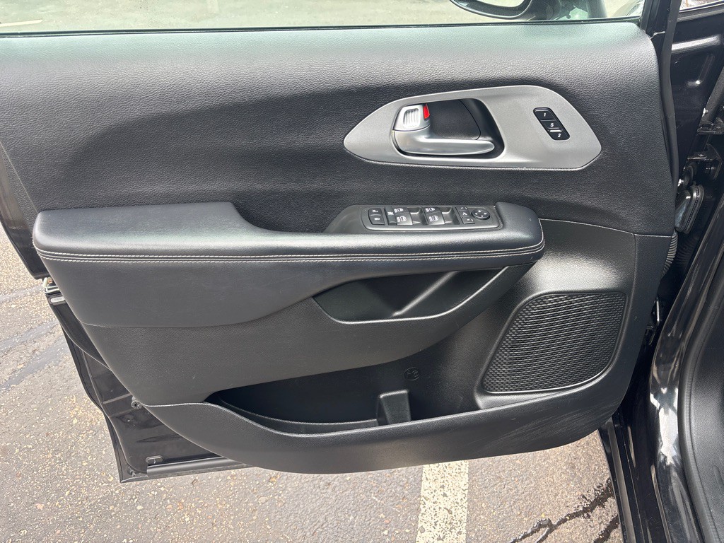 2018 Chrysler Pacifica Image 9