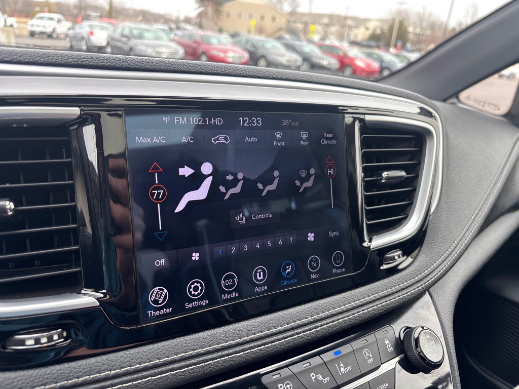 2018 Chrysler Pacifica Image 23